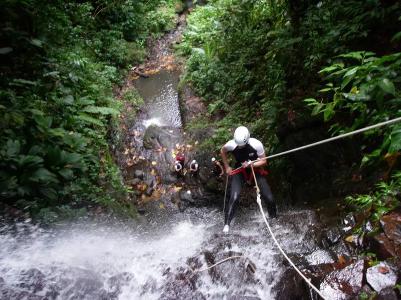 Vert intense: Canyoning en Guadeloupe