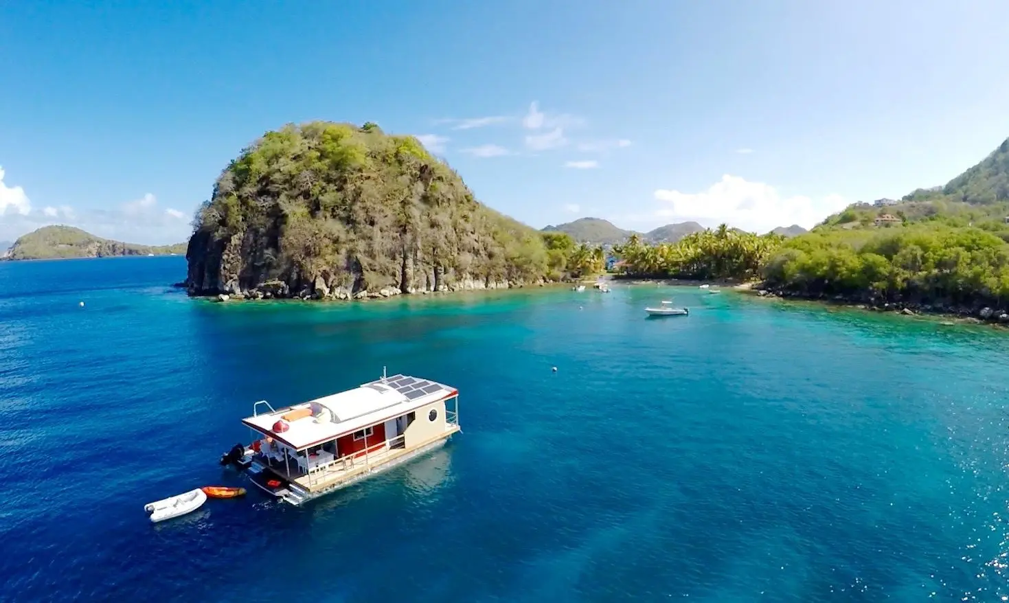 Péniche aqua lodge Guadeloupe - bateau solaire antilles francaises