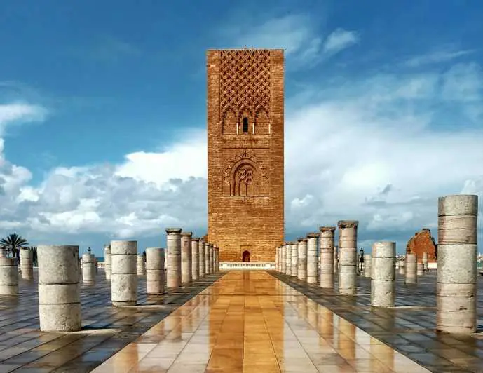 Tour ancienne de Rabat issus d'ancienne fortification au Maroc.