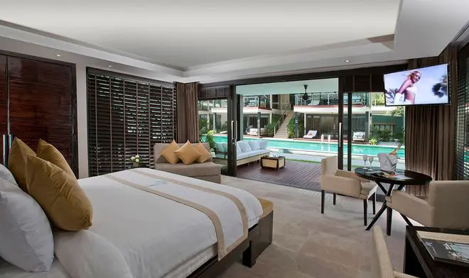 Vaste chambre moderne avec vue sur la piscine lors du voyage tout compris en Thaïlande en vente privée Idiliz. Séjour d'une semaine pas cher en Thaïlande . 