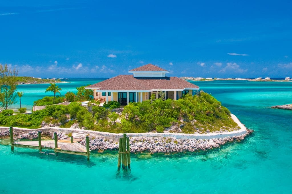 Hôtel villa au Bahamas dans un lieu calme loin du tourisme de masse , avec un standing de qualité . 