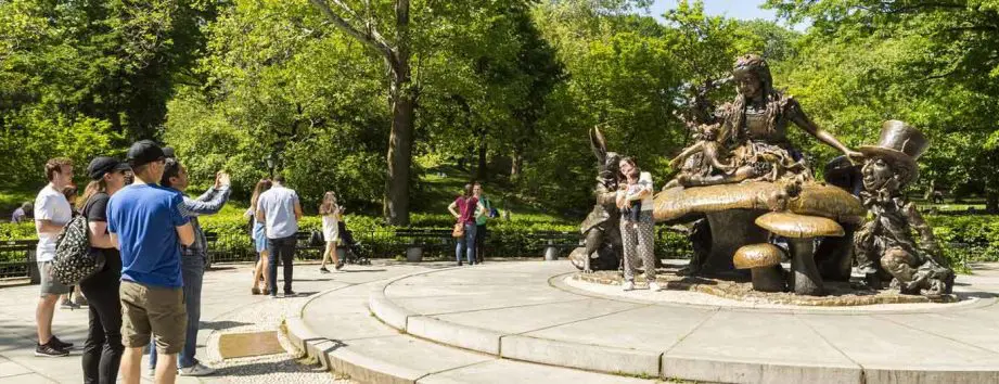 Ce qu'il faut voir à Central Park : statue d'Alice au pays des merveilles