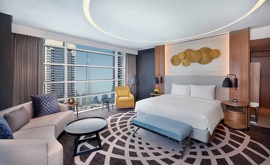 Chambre d'hôtel de luxe 7 étoiles avec lit king size