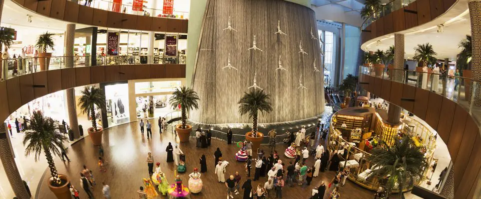 Chute d'eau à Interieur du Dubai Mall : décoration