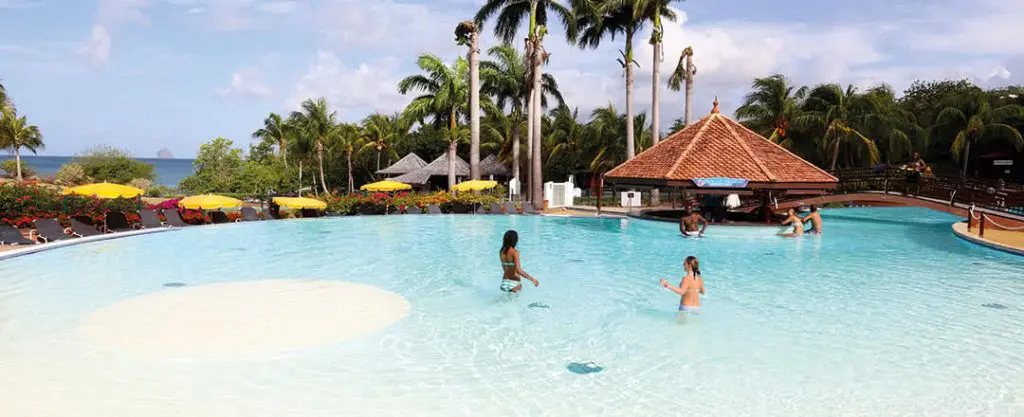 Espace aquatique Pierre et Vacances Martinique à sainte Luce : grande piscine