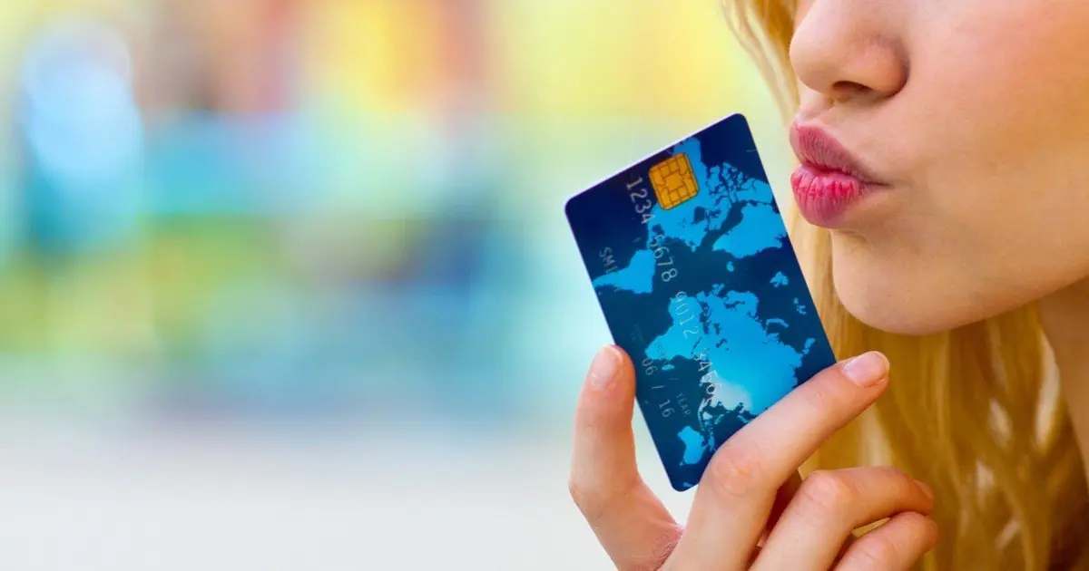 Carte Bancaire Visa Premier : avantages pour être remboursé en cas d'annulation de vol ou accident location voiture