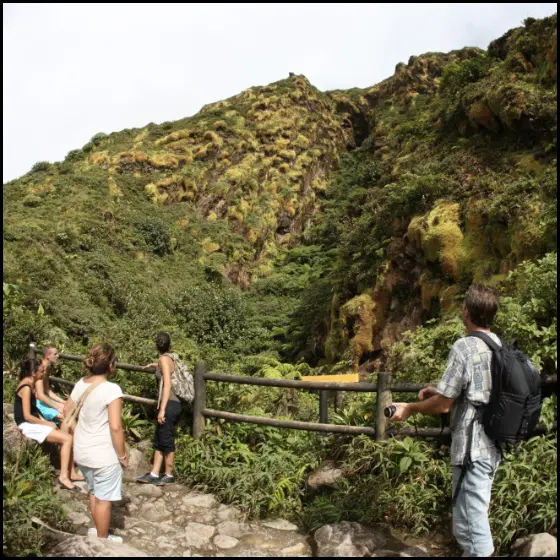 Faire de la randonnée au volcan de la Soufrière