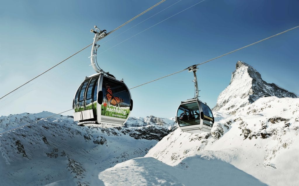 Zermatt : téléphérique de la prestigieuse station de ski Suisse