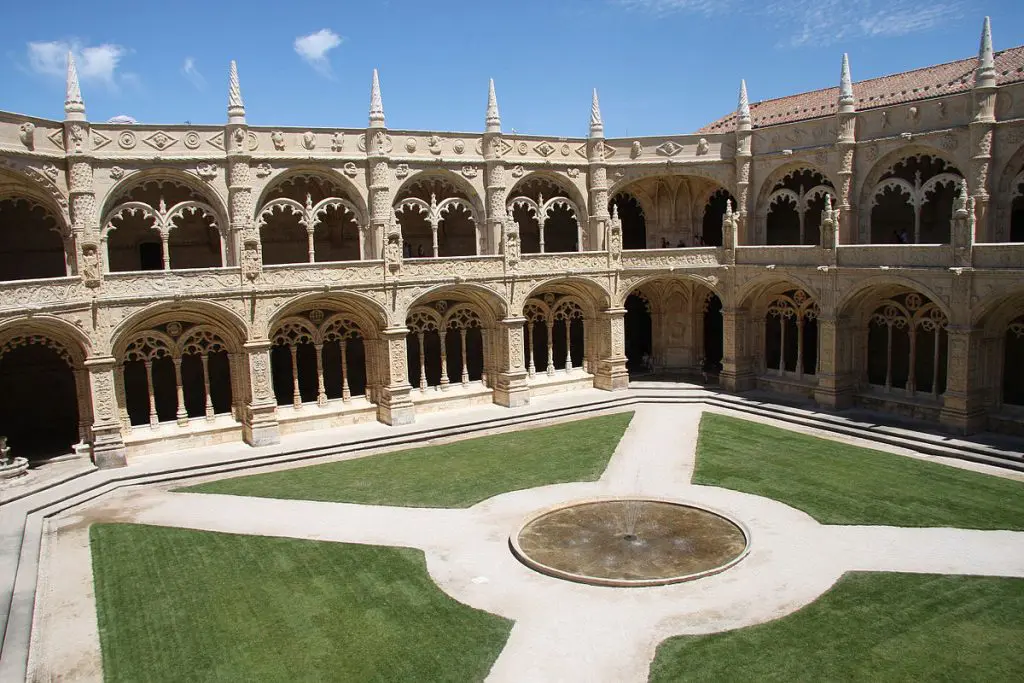 Monastère hieronymites :lieu emblématique à découvrir dans la capitale portugaise 
