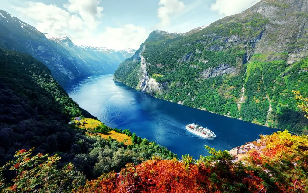 Croisire dans un fjord en Norvege