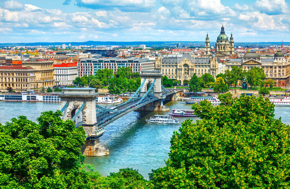 Pont Chain à Budapest : lieu à visier au mois d'avril