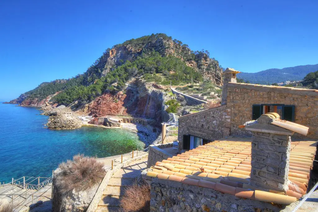 Le village d' Estellencs sur la côte maritime de Majorque