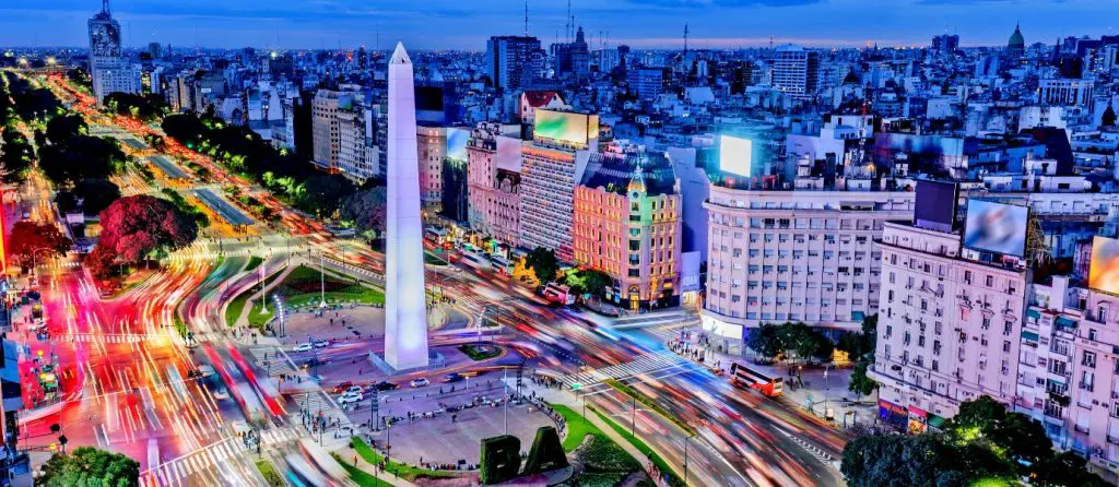 Buenos Aires : obélisque à la place de mai 