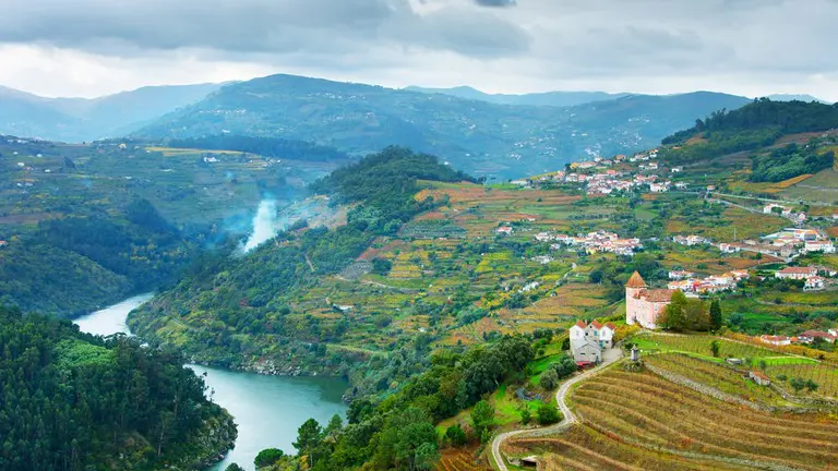 Fleuve Douro au nord du Portugal 