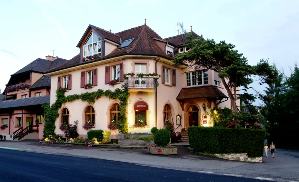 Facade Hôtel et Brasserie Jenny à Hagenthal-le-Bas