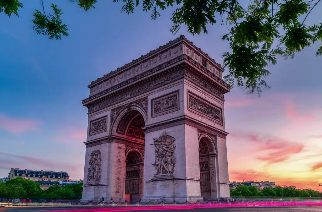Arc de Triomphe à Paris: monument gratuit à visiter