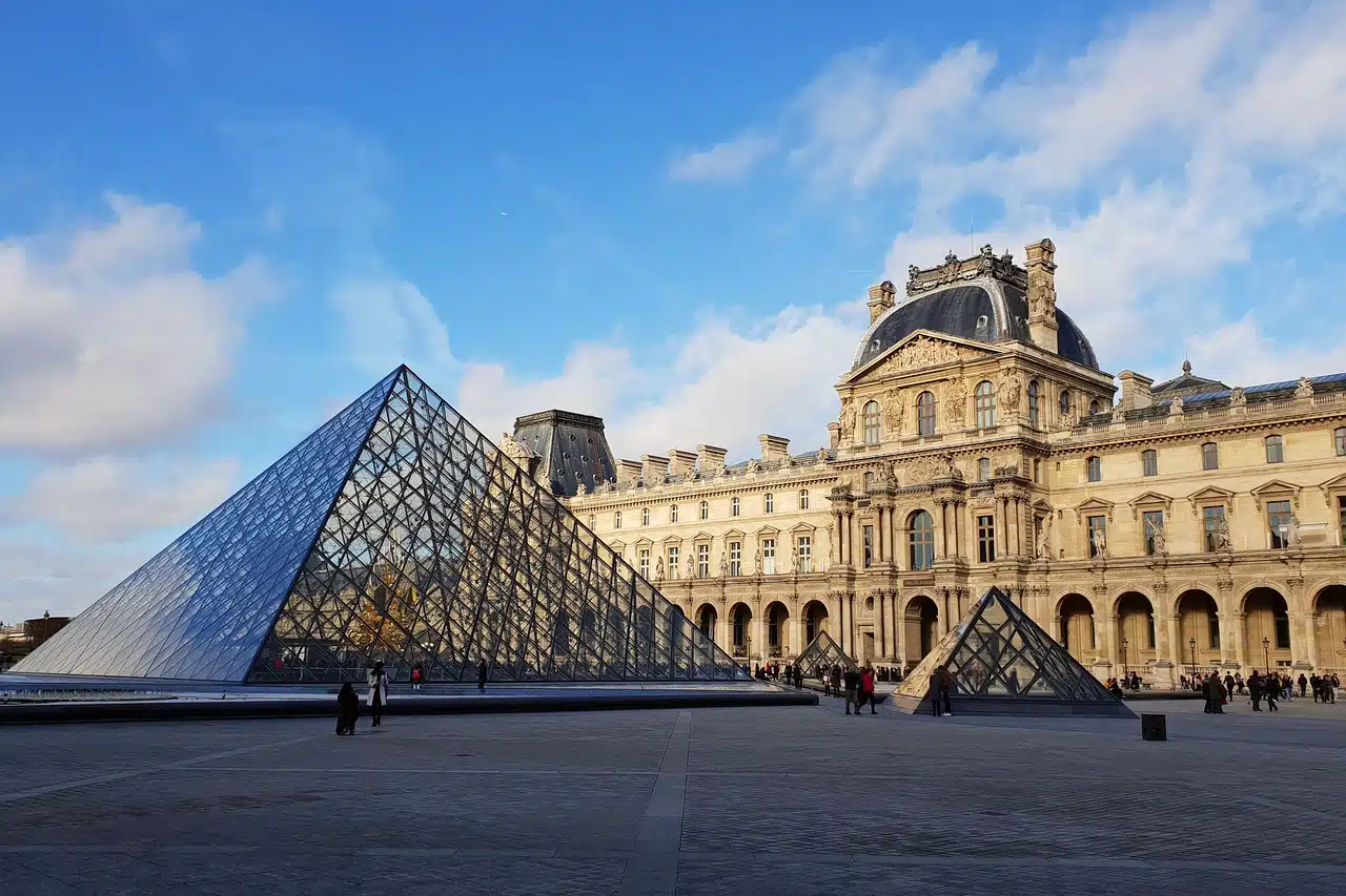 Pyramide musée du Louvre : entrée gratuite le premier vendredi du mois