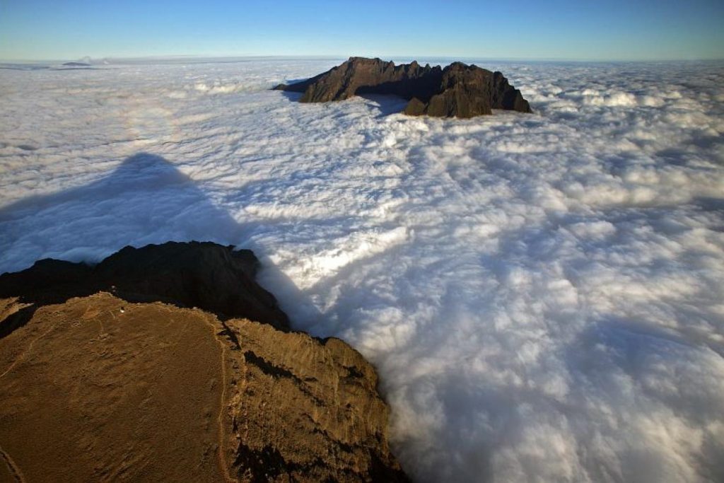 Faire de la randonnée, au Piton des neiges