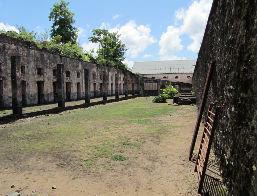 Camp de Transportation : la cour